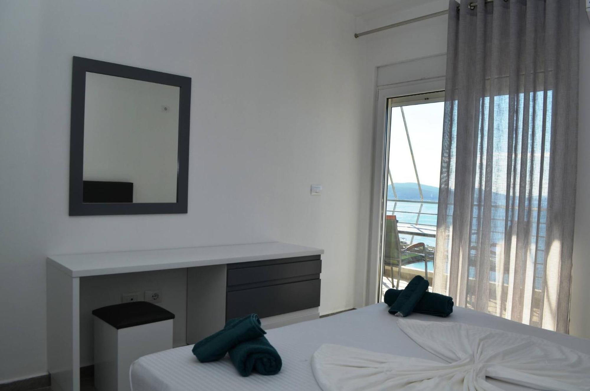 Wonderful View Apartments Sarande Bagian luar foto