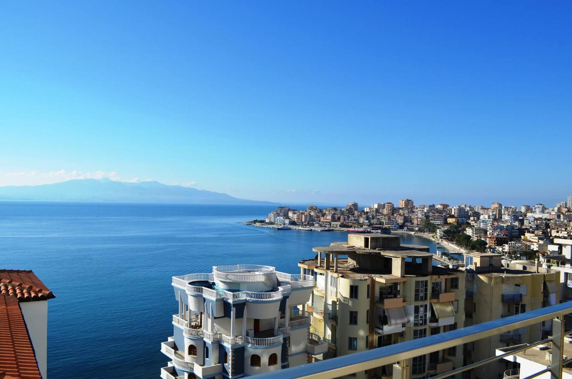 Wonderful View Apartments Sarande Bagian luar foto