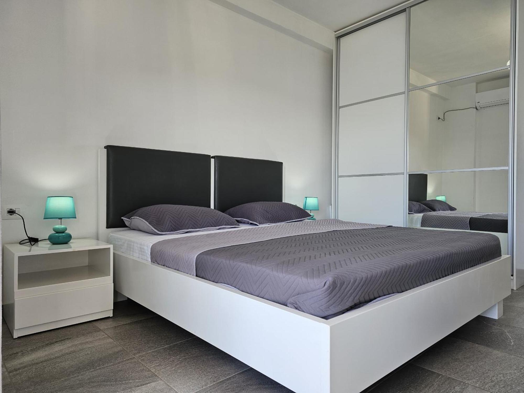 Wonderful View Apartments Sarande Bagian luar foto