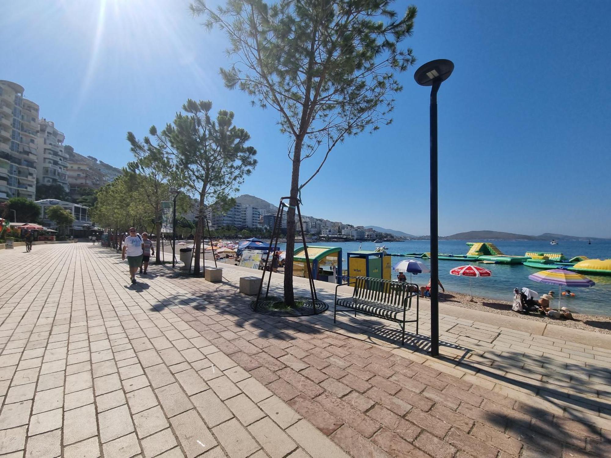 Wonderful View Apartments Sarande Bagian luar foto