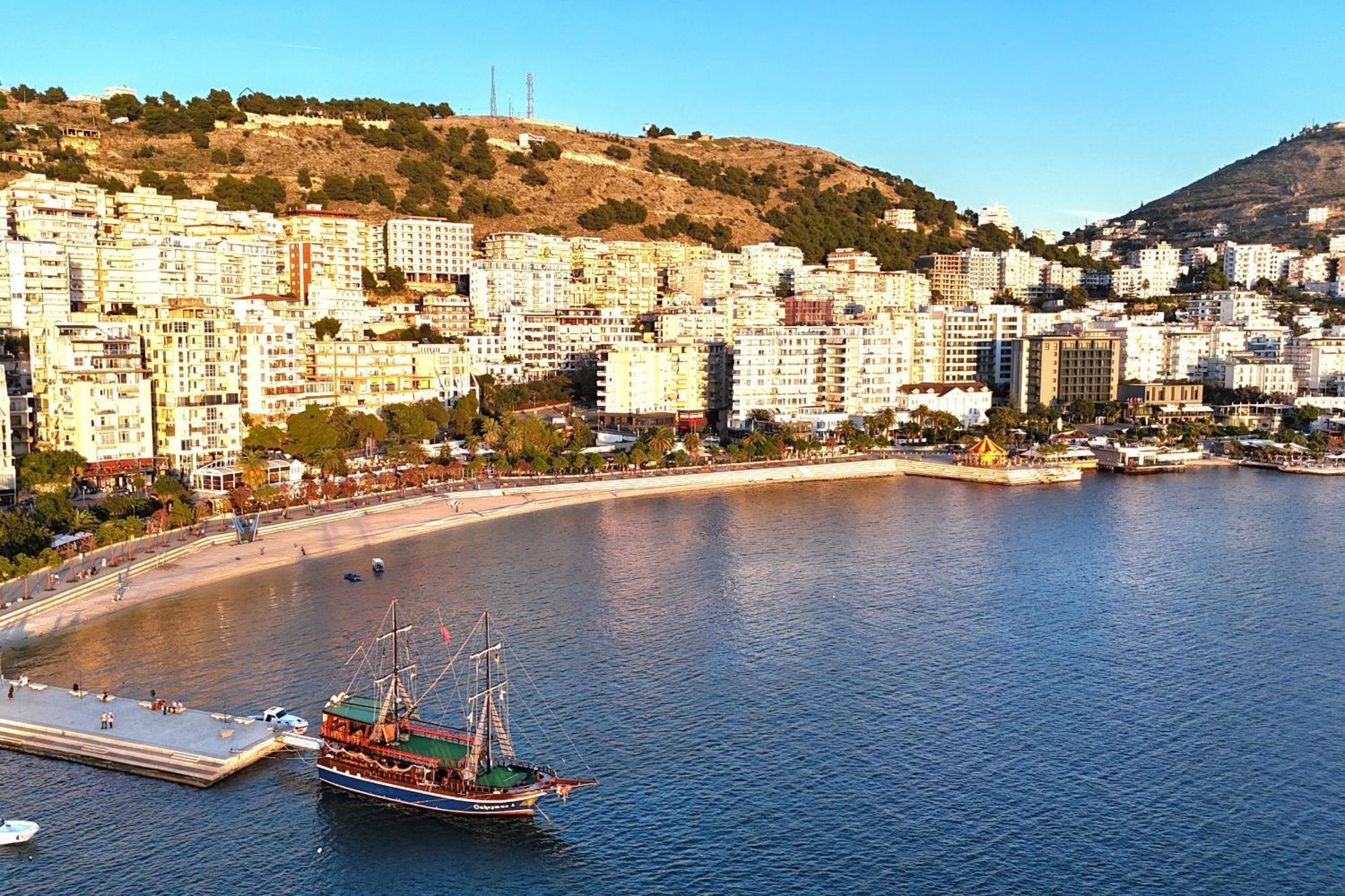 Wonderful View Apartments Sarande Bagian luar foto