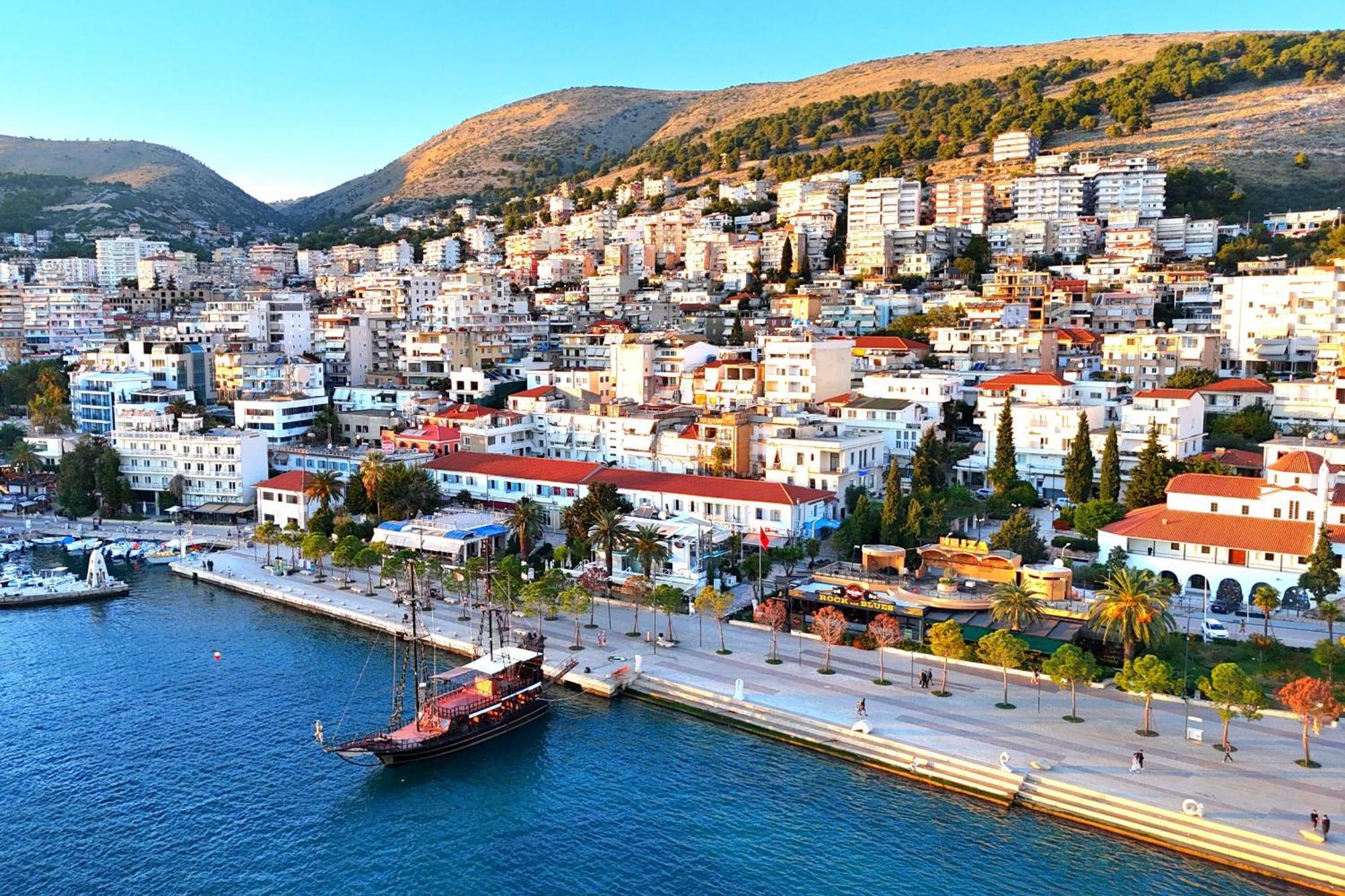 Wonderful View Apartments Sarande Bagian luar foto