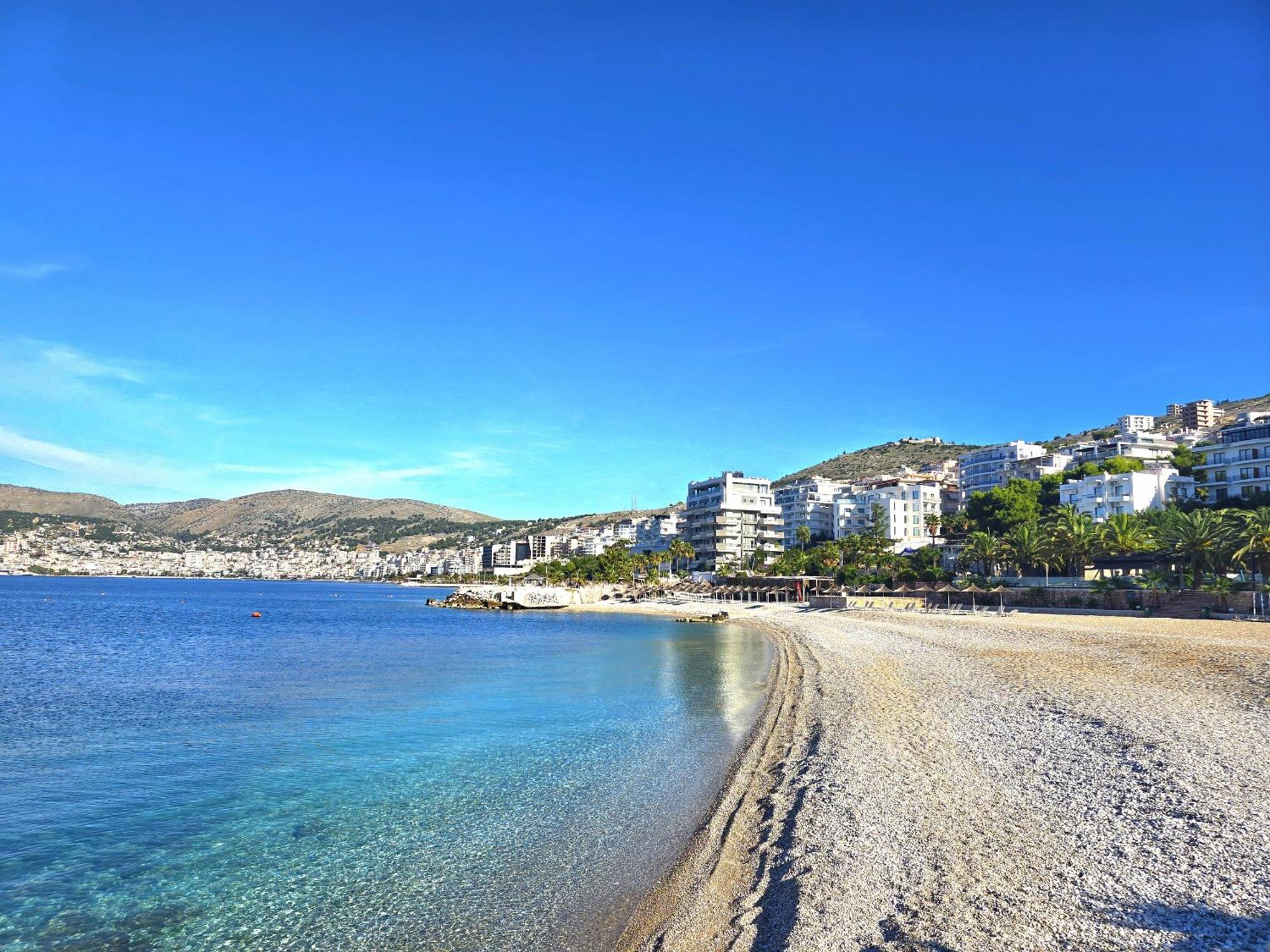 Wonderful View Apartments Sarande Bagian luar foto