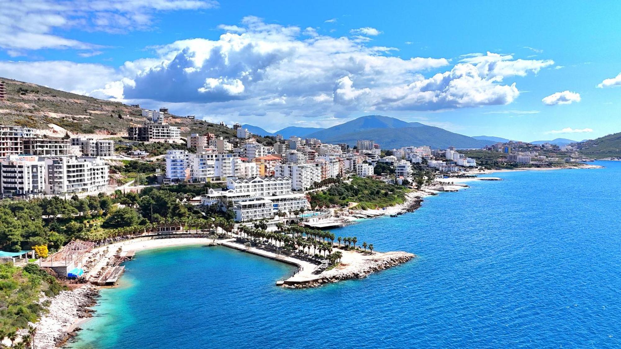 Wonderful View Apartments Sarande Bagian luar foto