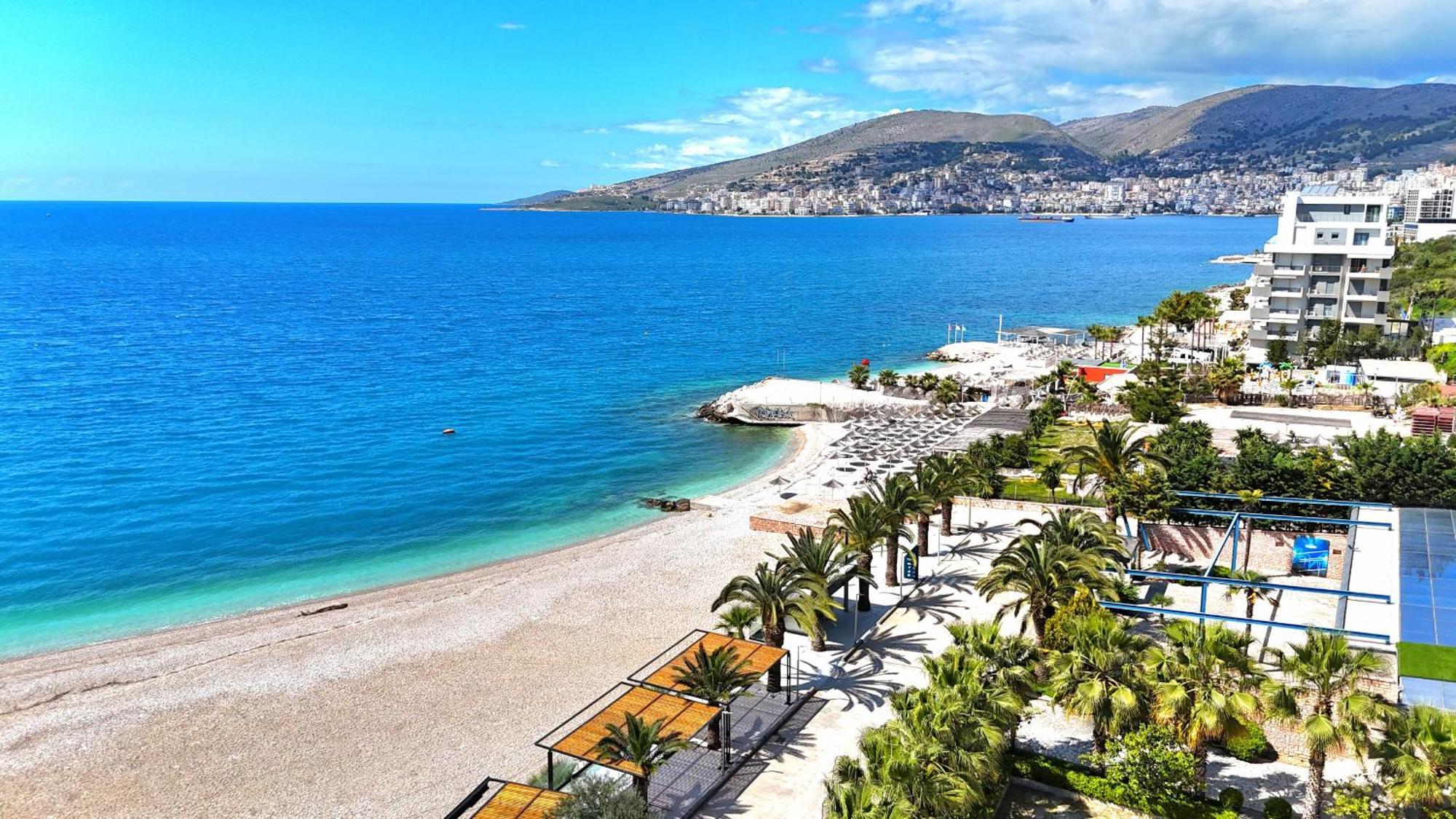 Wonderful View Apartments Sarande Bagian luar foto
