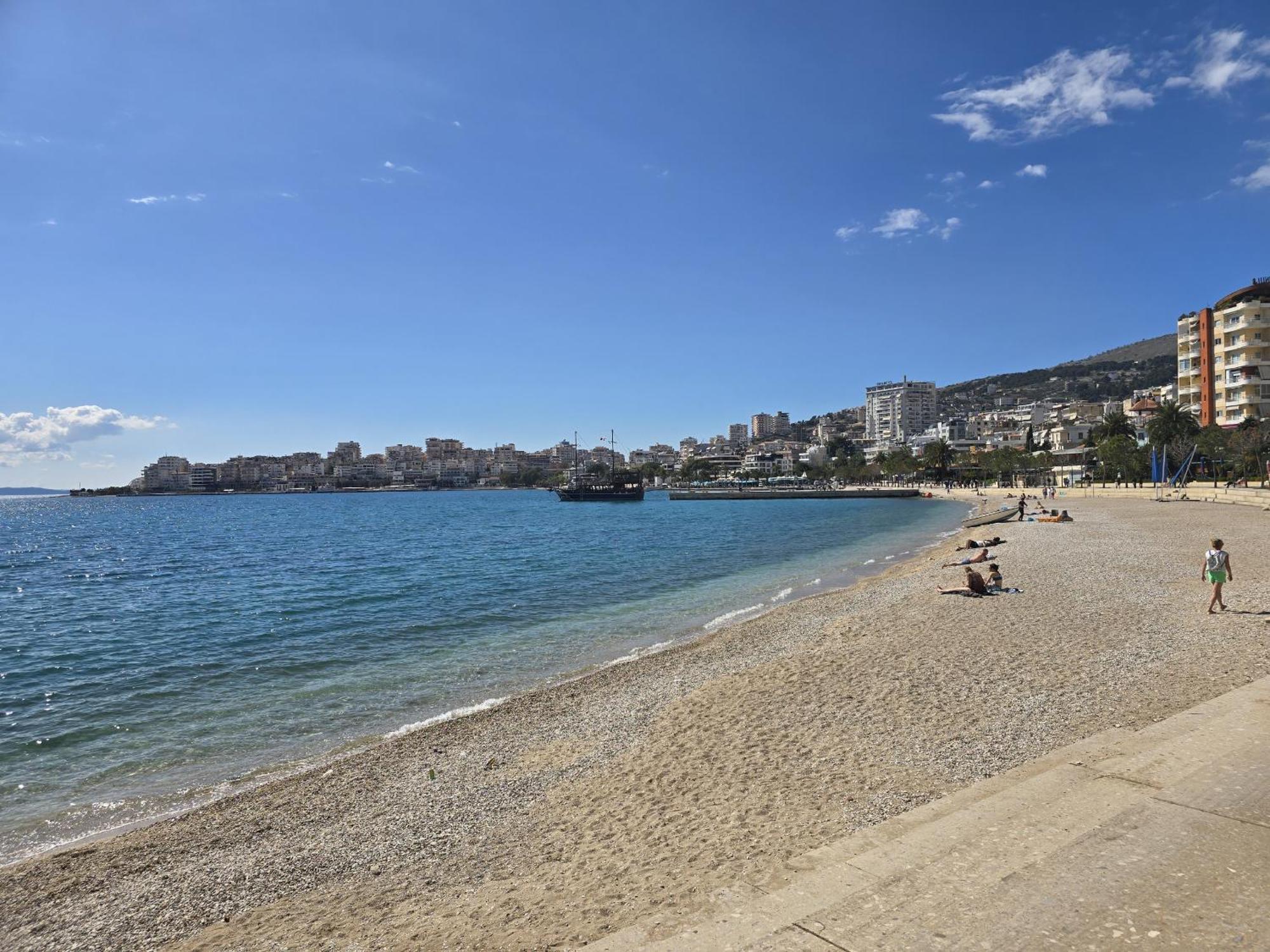 Wonderful View Apartments Sarande Bagian luar foto