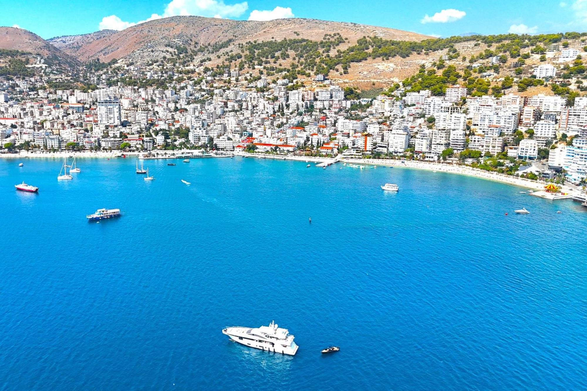 Wonderful View Apartments Sarande Bagian luar foto